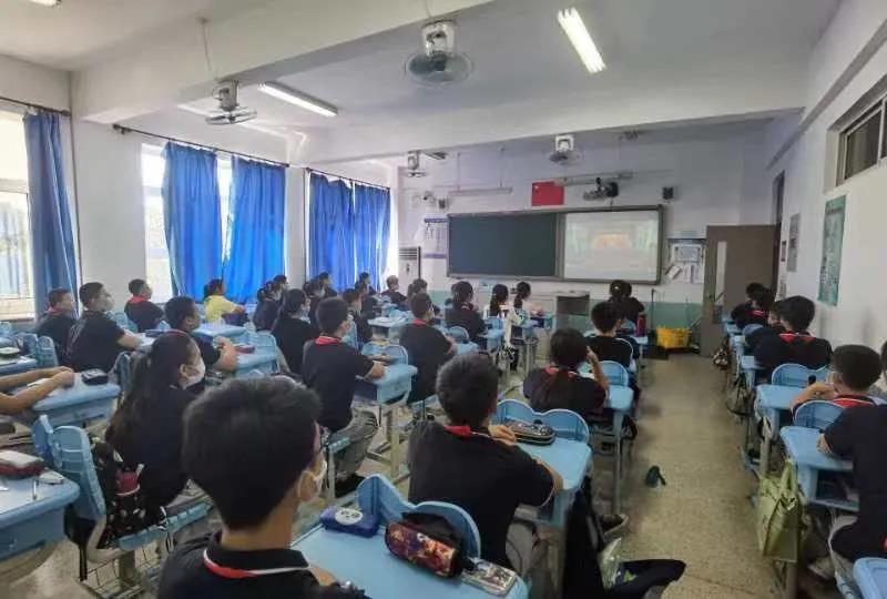 河东共青团少先队组织观看全国抗击新冠肺炎疫情表彰大会速递