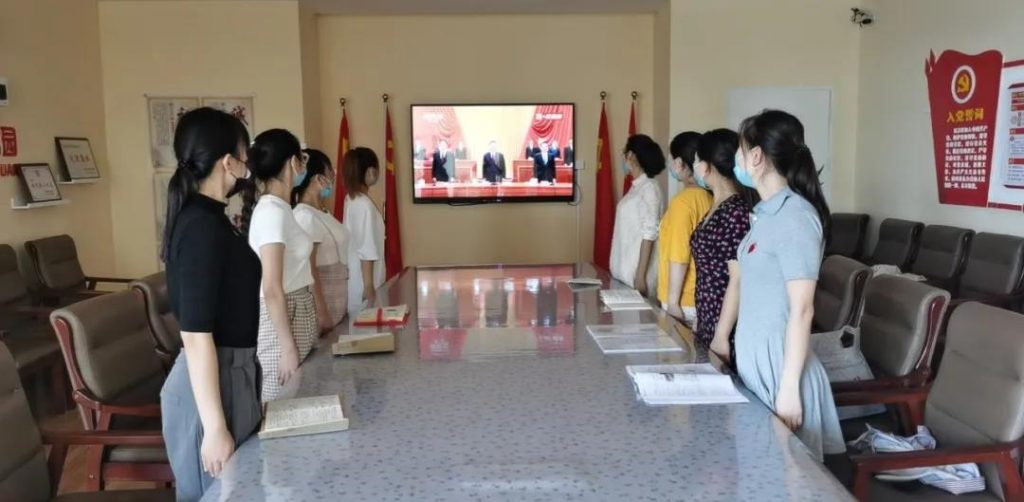 河东共青团少先队组织观看全国抗击新冠肺炎疫情表彰大会速递