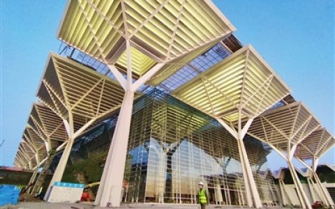 国家会展中心（天津）玻璃幕墙施工月底完工