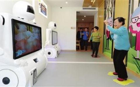 智能时代 请等等老人的脚步