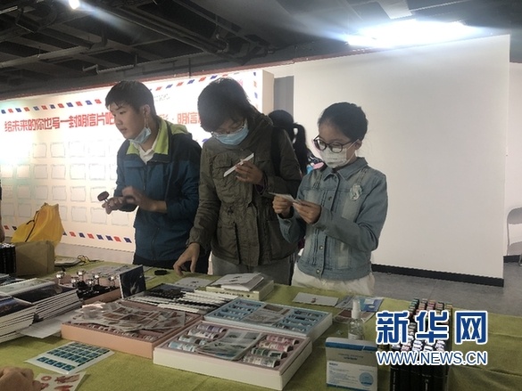 “津彩·明信片漂流记”文化创意展览在天津市群艺馆举行