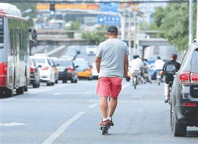 天津强化治理滑行工具违法上路 电动滑板车上路要受罚