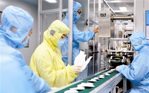 天津：应对防控需求 保障口罩生产