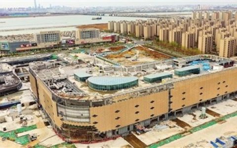 中新天津生态城爱琴海购物公园主体结构封顶