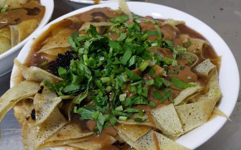 老店几十年做一种早餐，每天都有人排队，食客：老天津人就好这口