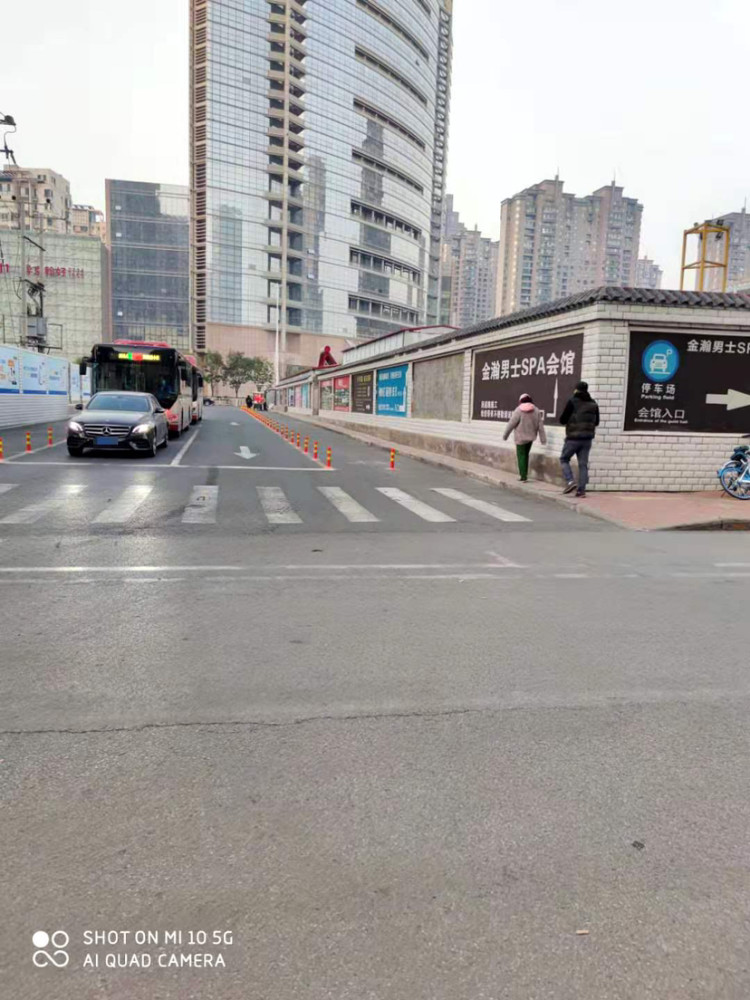 天津：建物北大街有柔性分道桩了！