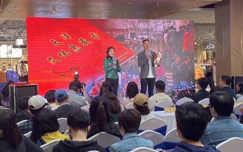 “蹦豆儿喜剧节”全民脱口秀开启 天津文惠卡有了青年代言人