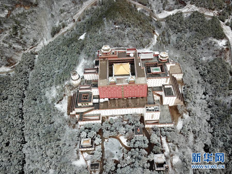 河北承德避暑山庄及周围寺庙雪景如画