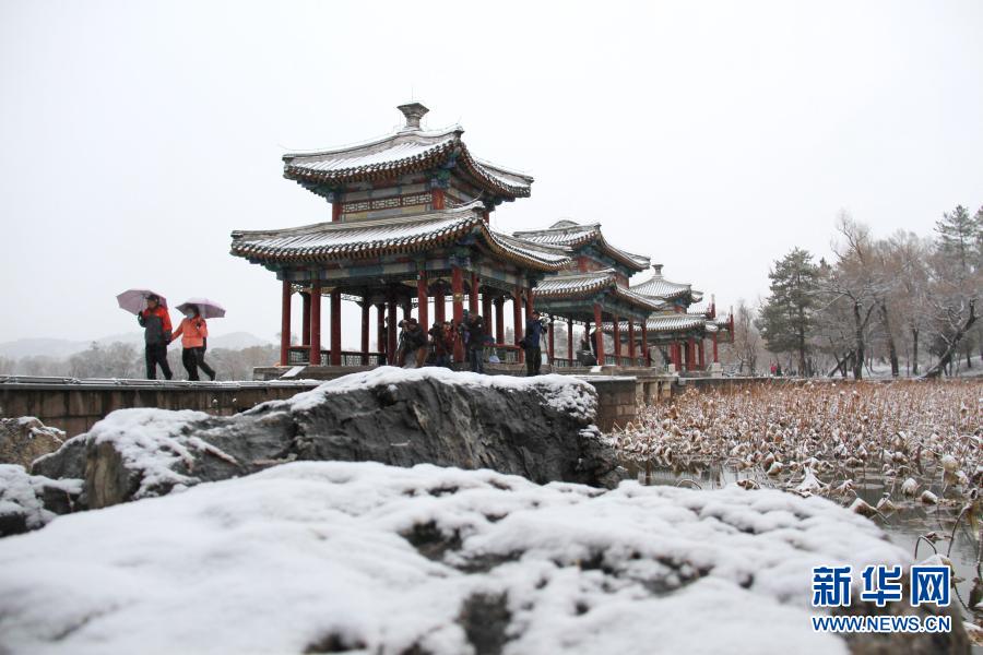 河北承德避暑山庄及周围寺庙雪景如画