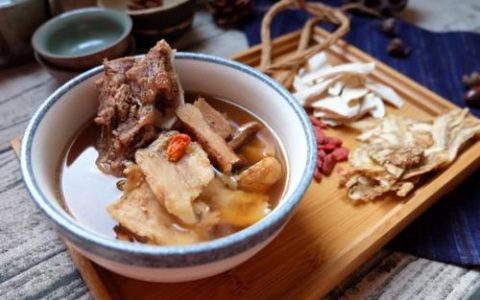 冬季进补，来碗当归生姜羊肉汤