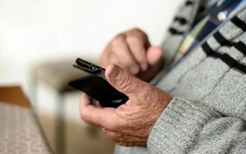 年底前出台措施解决老人智能技术最迫切问题