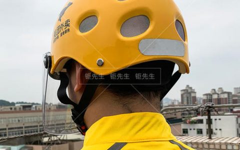 公安交管联合在津外卖企业 抽查外卖骑手督促佩戴头盔