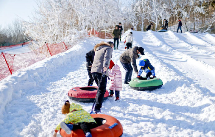 滑起来！天津南翠屏公园滑雪场正式对外开放