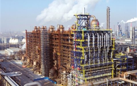 我国单台产量最大裂解炉安装成功