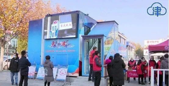天津首个献血方舱试启用 可实现4人同时采血