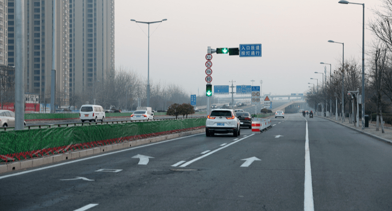 司机们注意！下月，天津快速路匝道口启用11处信号灯！
