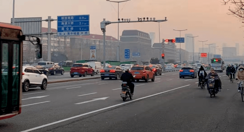 司机们注意！下月，天津快速路匝道口启用11处信号灯！
