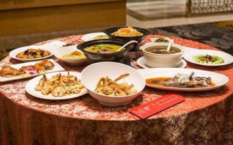 年夜饭预订旺季：商家鼓励消费者自提回家吃