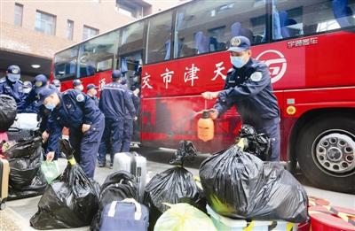 回家了！支援石家庄医疗队首批67人完成任务返津