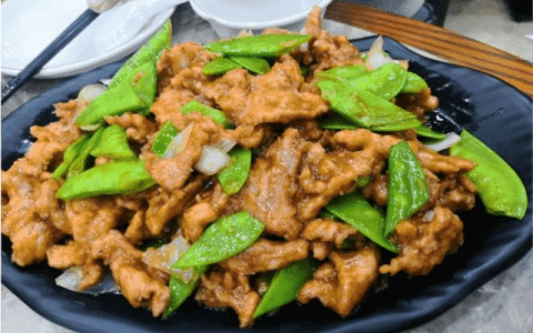 天津本地人爱去的老饭馆，香酥大排是特色，菜码太大一份都吃不完
