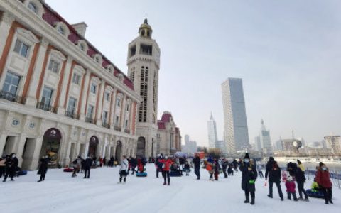 快来津湾广场体验冰雪嘉年华吧~