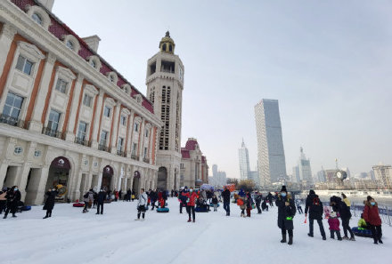 快来津湾广场体验冰雪嘉年华吧~