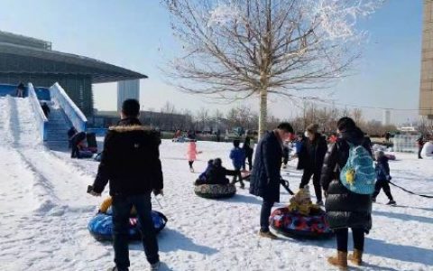 天津乐园冰雪大世界全新开启 市民尽享冰雪之乐
