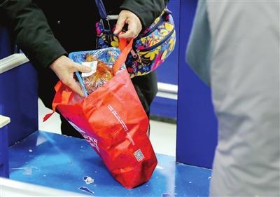 天津明确限塑“三步走”，消费者有何反应？
