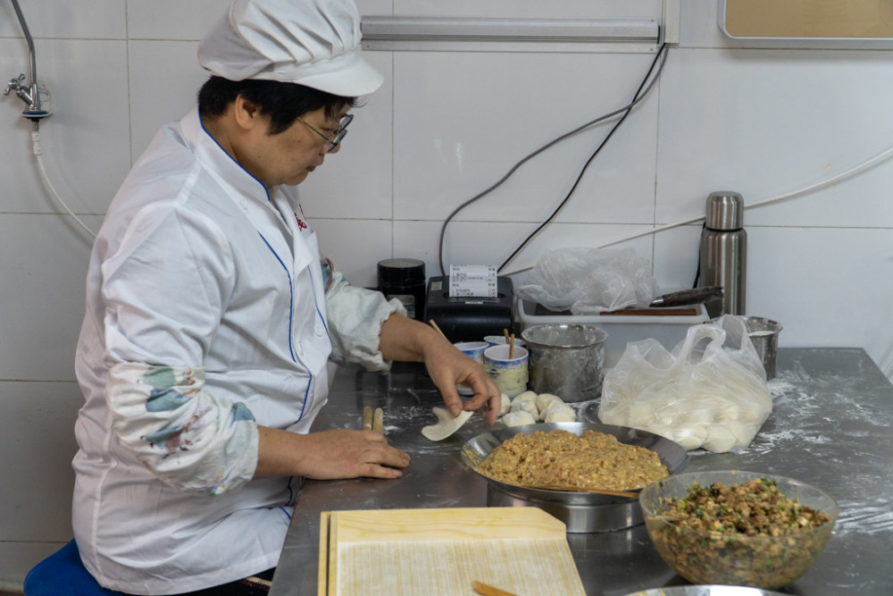 天津200年历史包子铺，比狗不理历史还悠久，本地人最爱吃