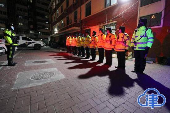 他们用坚守感动津城 为人民警察节献礼