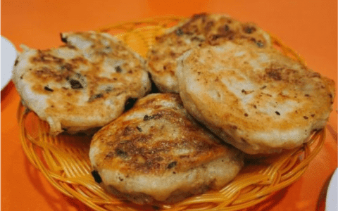 津城小胡同里的馅饼店，20种馅料随便选，出锅就被抢光！