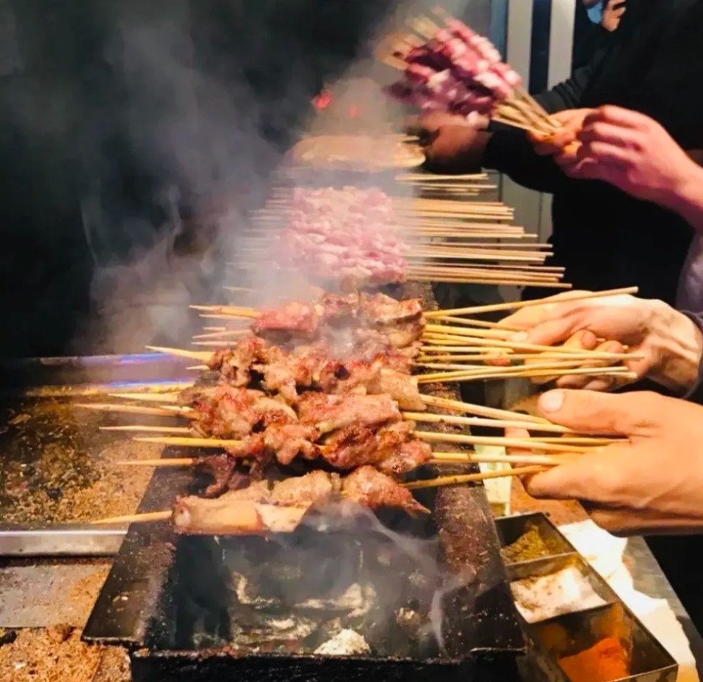 天津和平区排行第一的新疆羊肉串，便宜又好吃,推荐!
