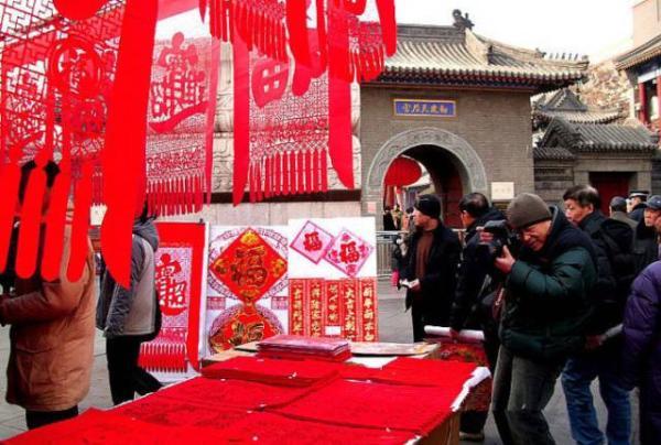 天津人今贴“倒有”！吊钱、福字贴法有讲究.....