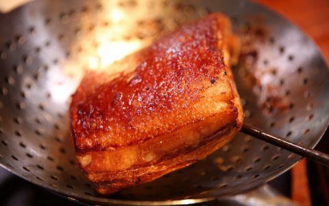 “十八道工序”只为蒸出一碗非遗美食：“赤土扣肉”
