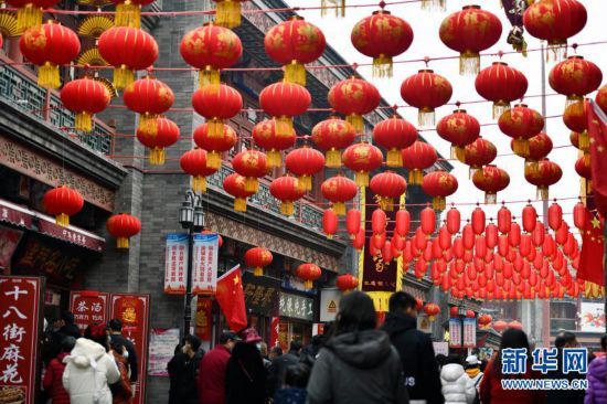 满眼中国红 古文化街“年味儿”浓郁