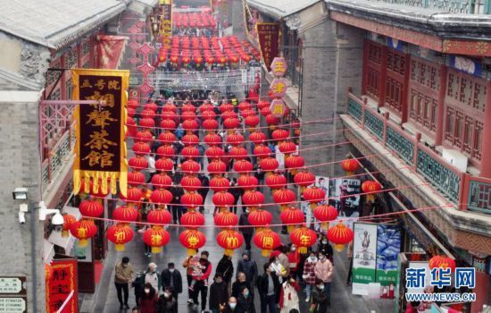 满眼中国红 古文化街“年味儿”浓郁