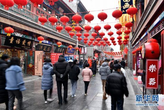 满眼中国红 古文化街“年味儿”浓郁