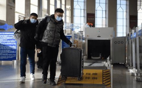 乘火车飞机增加新冠感染风险？专家教你科学防护