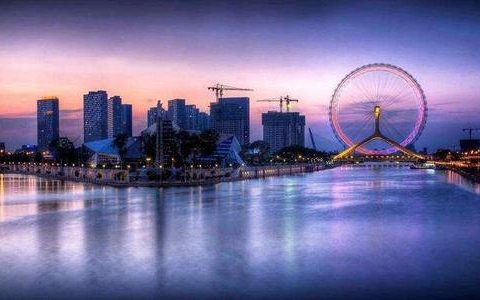 逛公园游海河赏美景 津津乐道过“新春”