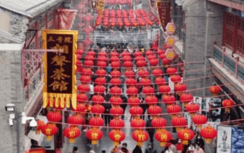 满眼中国红 古文化街“年味儿”浓郁
