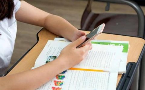 北京：中小学将统一集中保管学生手机设施设备