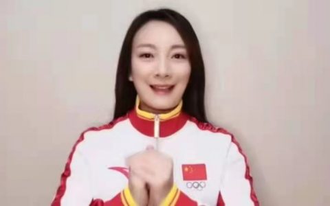 世界冠军陪你一起就地过年系列之滑雪世界冠军李妮娜，给您拜年了