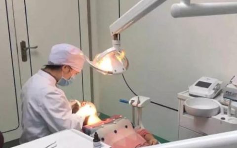 建议规范种牙收费并纳入医保 降低种植牙费用