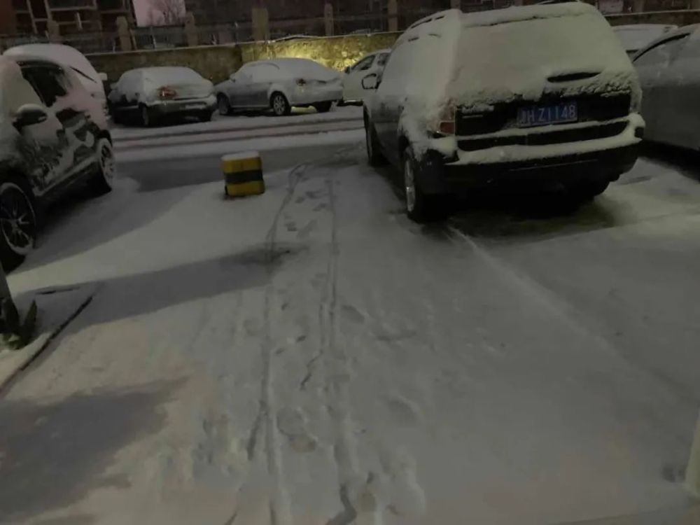 津城“雪”下一夜,今早出门要小心!