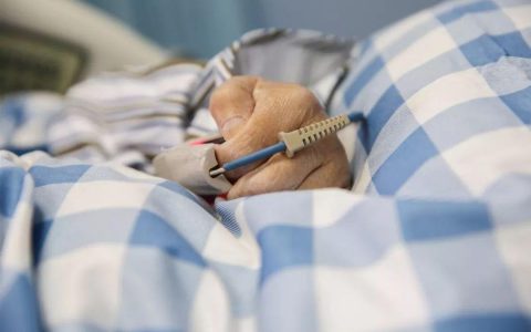 天津护理假期间男方所在单位如何支付工资？看这里