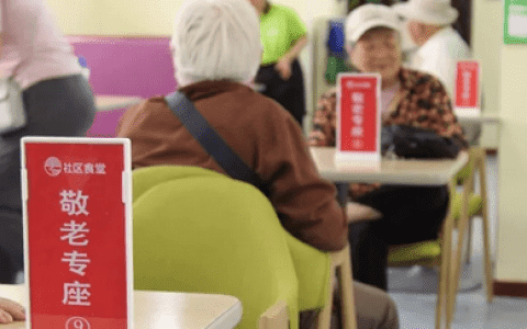 天津：老年人查档案 有了“敬老专座”