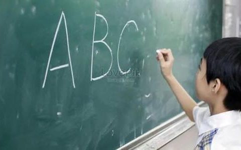 中小学英语主科地位该取消吗？听听大家怎么说