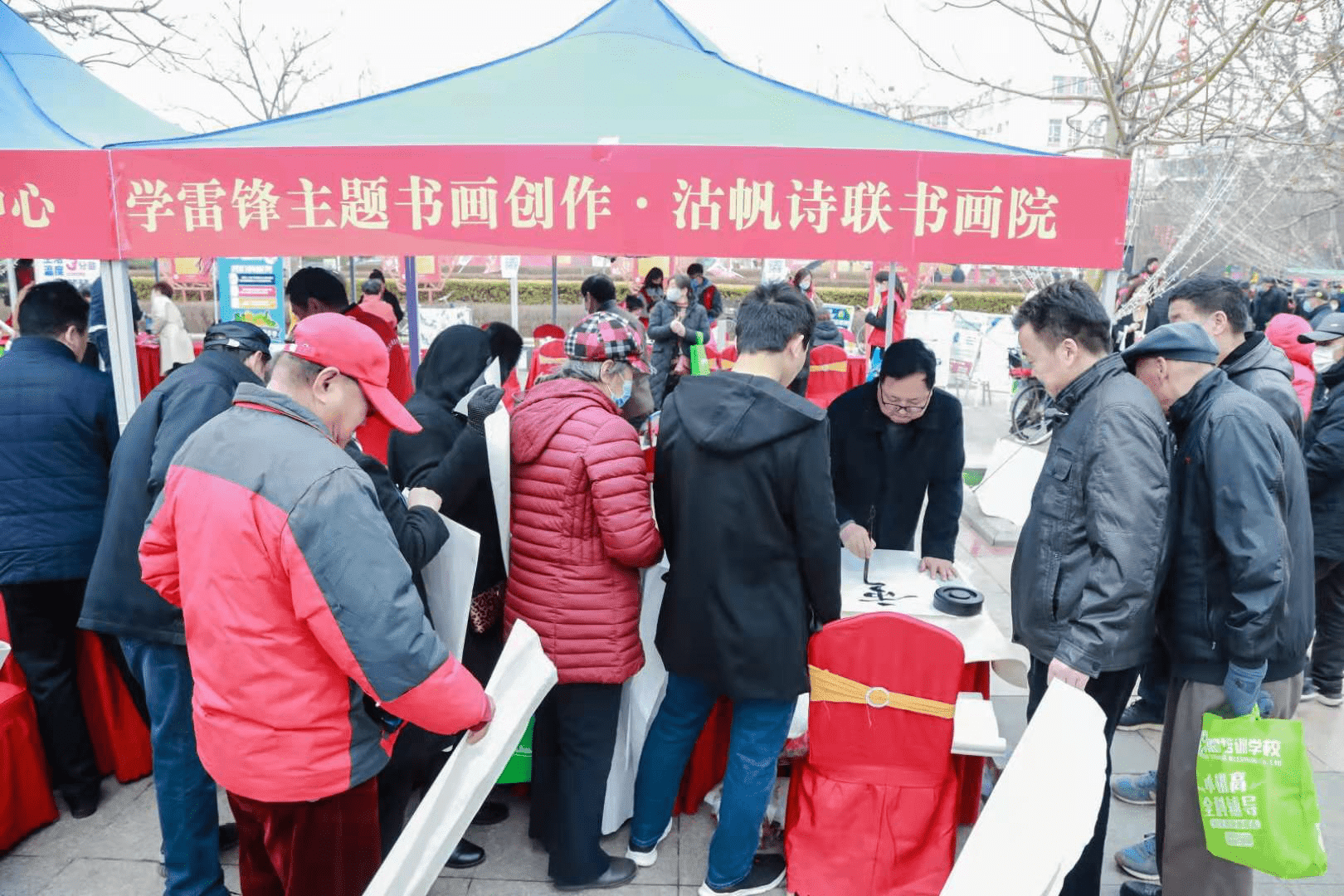 “雷锋”来到咸水沽休闲园