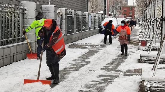 天津雪景图新鲜到货！路面情况如何?高速、机场受影响吗?