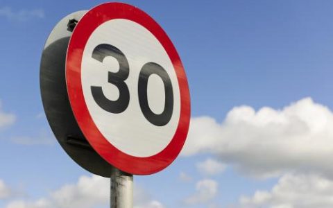 限速30！天津塘沽这个路段路面变窄，您出行注意了！